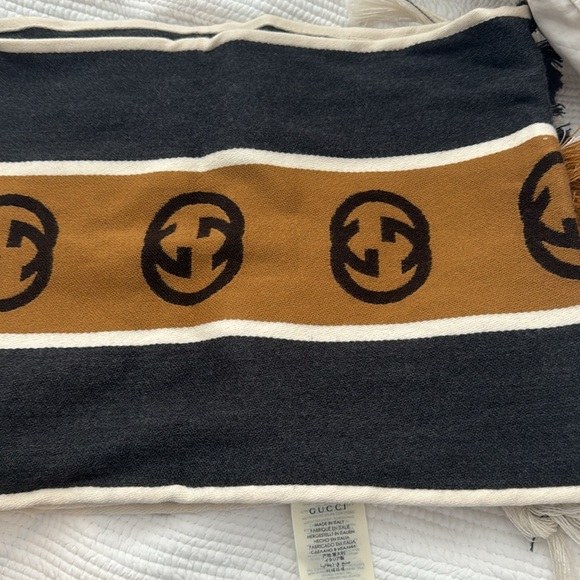 Gucci scarf WORN ONCE so basically new - Picture 2 of 4
